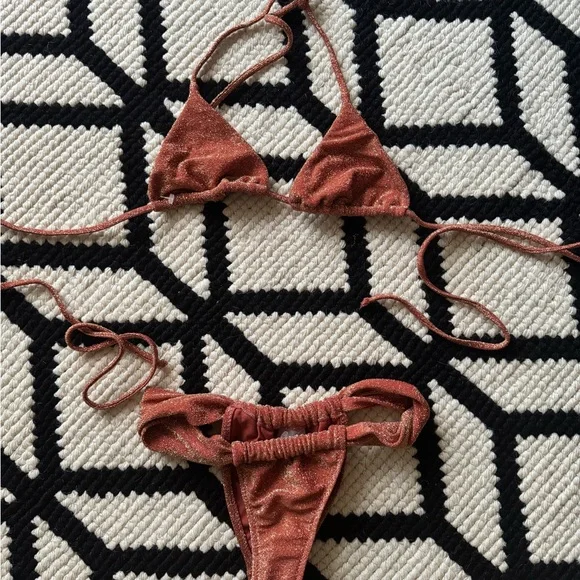 Gold Bikini Set - Picture 3 of 6